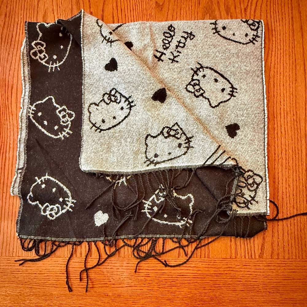 Hello Kitty Black and White Knit‎ Scarf